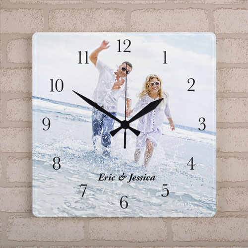 Large horloge carrée personnalisée chiffres & aiguilles noirs, 27,3 cm